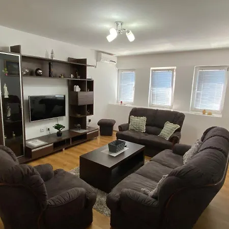 - Stan Na Dan Lenjinka Apartman