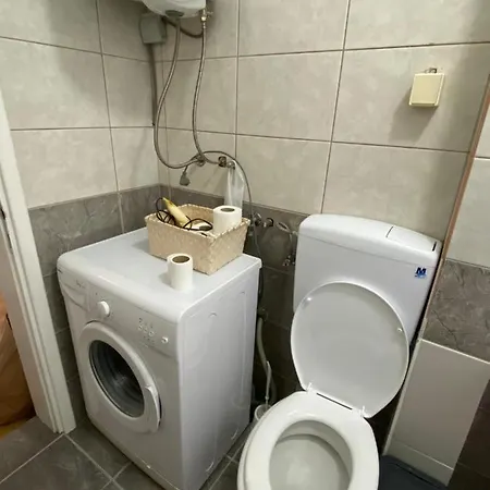 Apartman - Stan Na Dan Lenjinka *